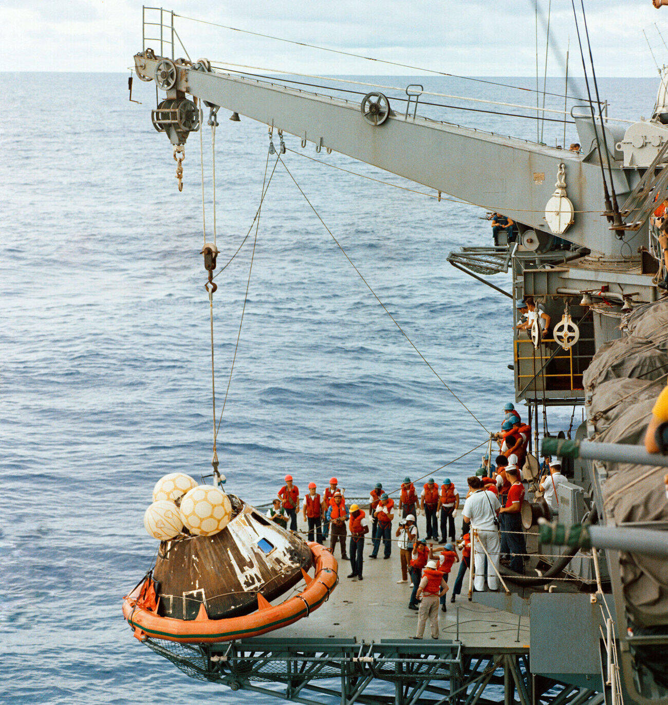 USS Iwo Jima recovering Apollo 13 capsule